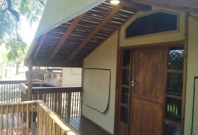 هتل Nako Okavango Guesthouse