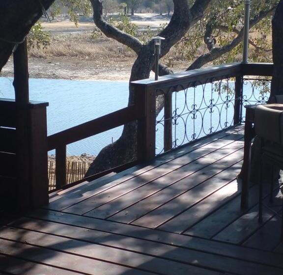 هتل Nako Okavango Guesthouse