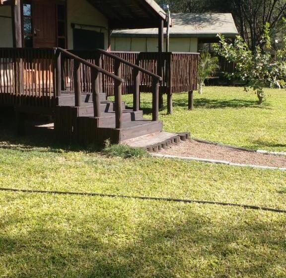 هتل Nako Okavango Guesthouse