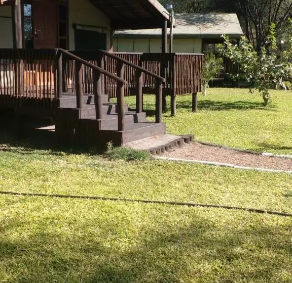 هتل Nako Okavango Guesthouse