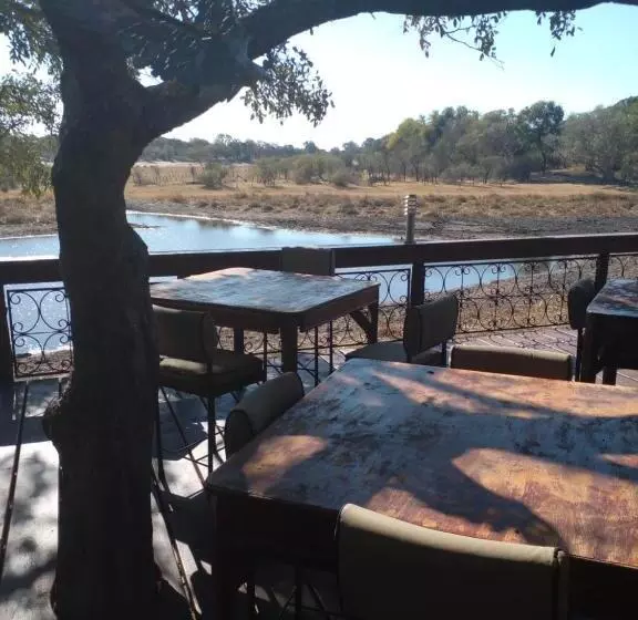 هتل Nako Okavango Guesthouse