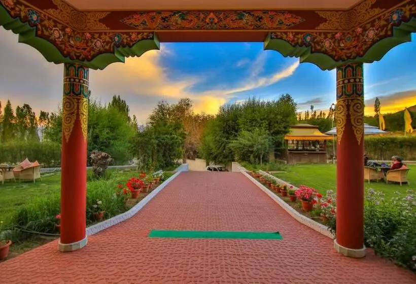 هتل The Druk Ladakh