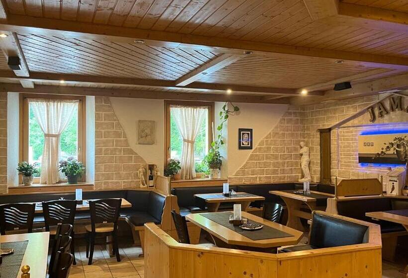 Jamas Hotel & Restaurant