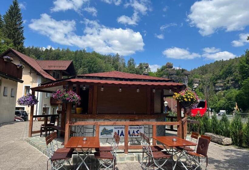 Jamas Hotel & Restaurant