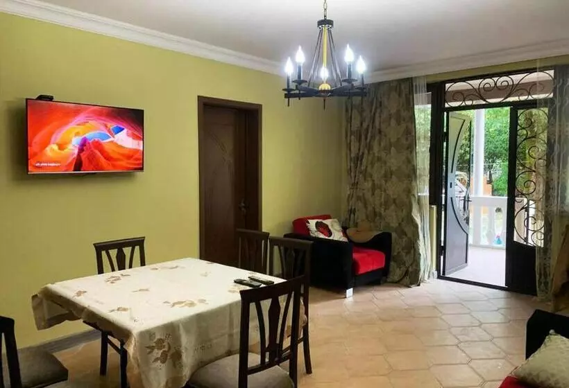 پانسیون Nargizi Guest House