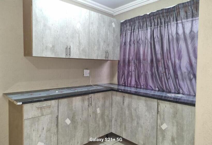 تختخواب و صبحانه Losdudla Guest House Kanyamazane