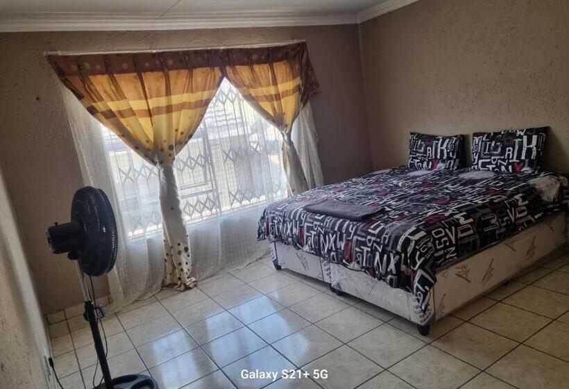 تختخواب و صبحانه Losdudla Guest House Kanyamazane