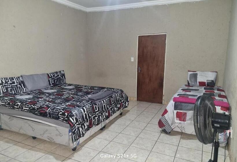 تختخواب و صبحانه Losdudla Guest House Kanyamazane