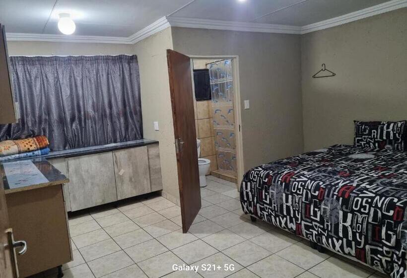 تختخواب و صبحانه Losdudla Guest House Kanyamazane