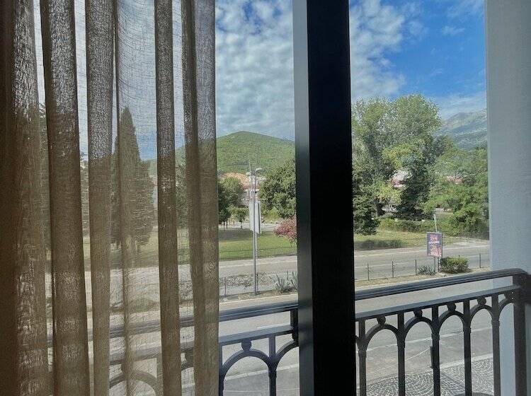 هتل Comfort Apartments Pasha