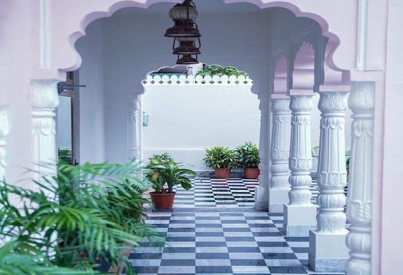 هتل Dev Mahal A Boutique Heritage