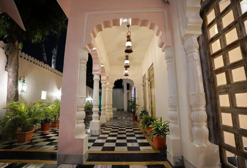 هتل Dev Mahal A Boutique Heritage