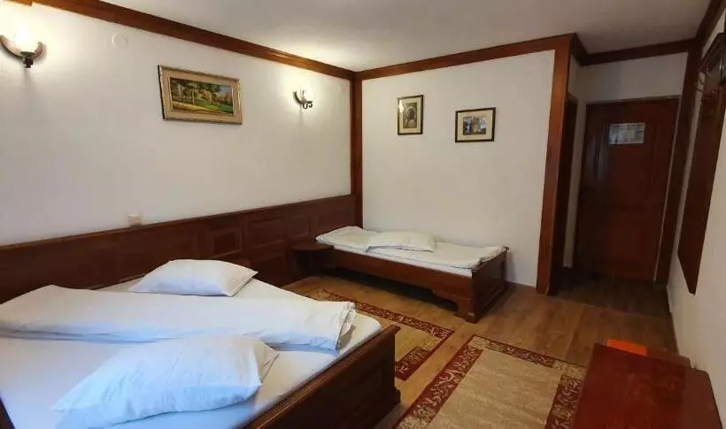 Pensiunea Cota 1200 Piscul Negru