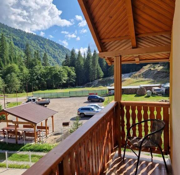 Pensiunea Cota 1200 Piscul Negru