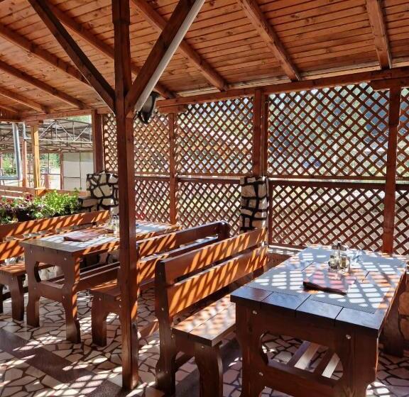 Pensiunea Cota 1200 Piscul Negru