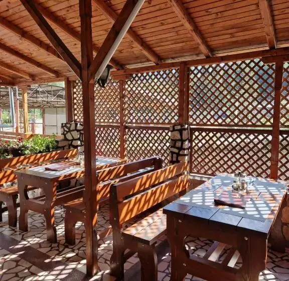 Pensiunea Cota 1200 Piscul Negru