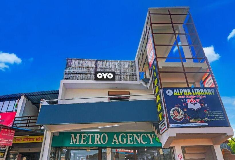 בית מלון כפרי Oyo Flagship Metro Guest House