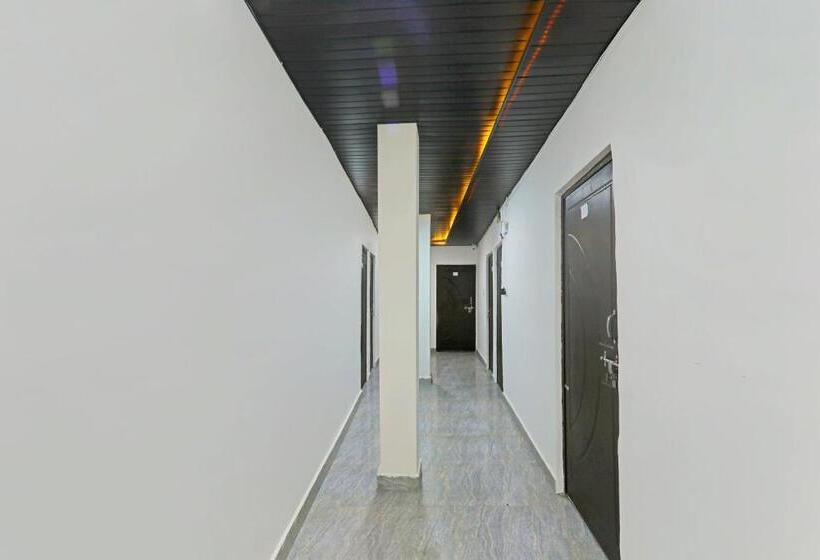 בית מלון כפרי Oyo Flagship Metro Guest House