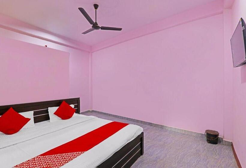 בית מלון כפרי Oyo Flagship Metro Guest House