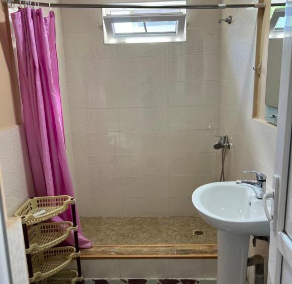 Manoni Ratiani S Hostel