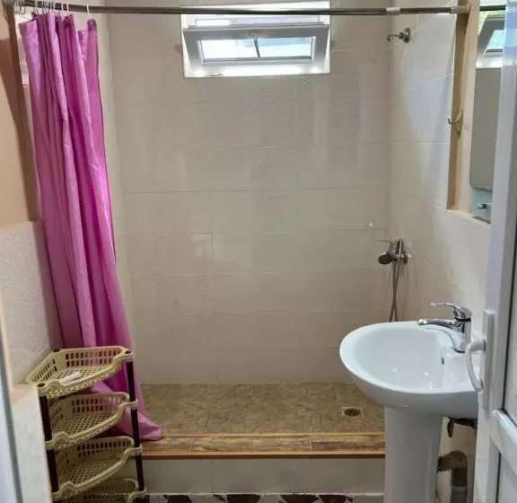 Manoni Ratiani S Hostel