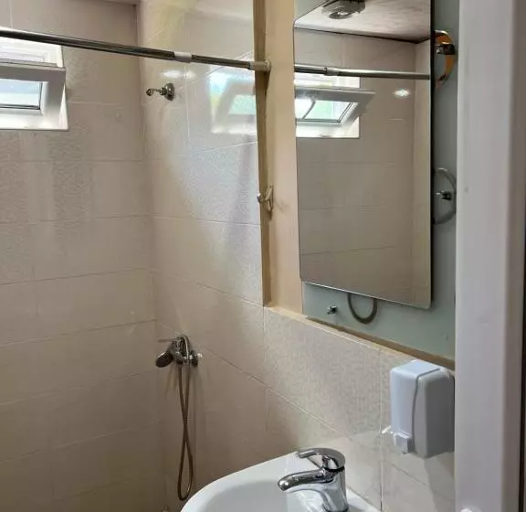 Manoni Ratiani S Hostel