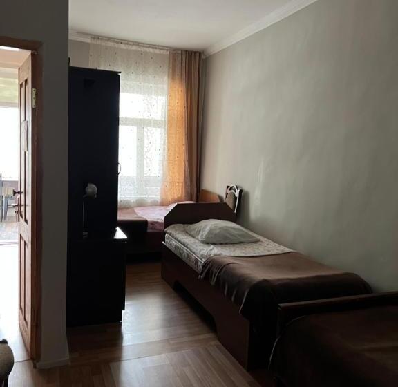 Manoni Ratiani S Hostel