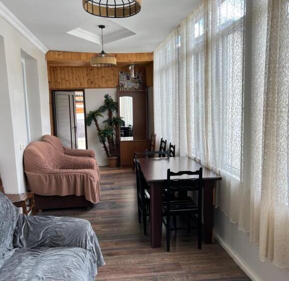 Manoni Ratiani S Hostel