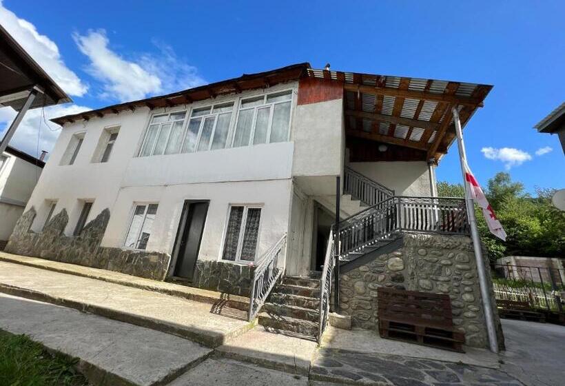 Manoni Ratiani S Hostel