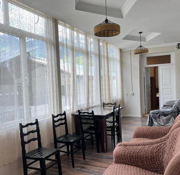 Manoni Ratiani S Hostel