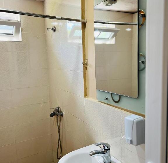 Manoni Ratiani S Hostel