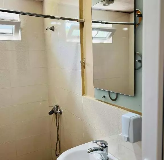 Manoni Ratiani S Hostel