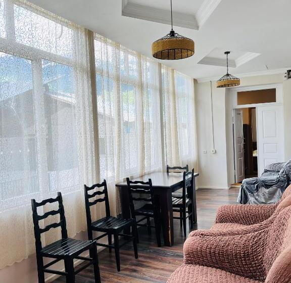 Manoni Ratiani S Hostel