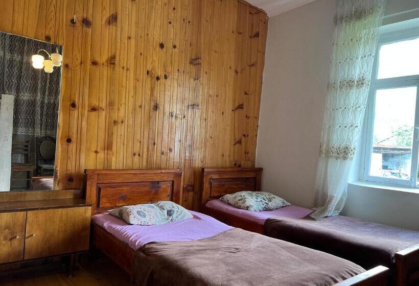 Manoni Ratiani S Hostel