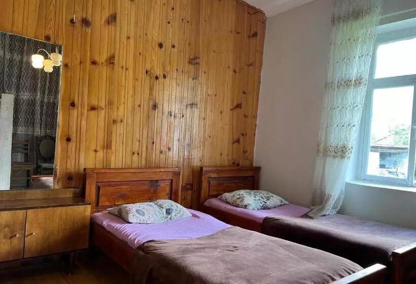 Manoni Ratiani S Hostel