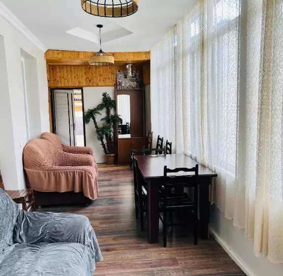 Manoni Ratiani S Hostel