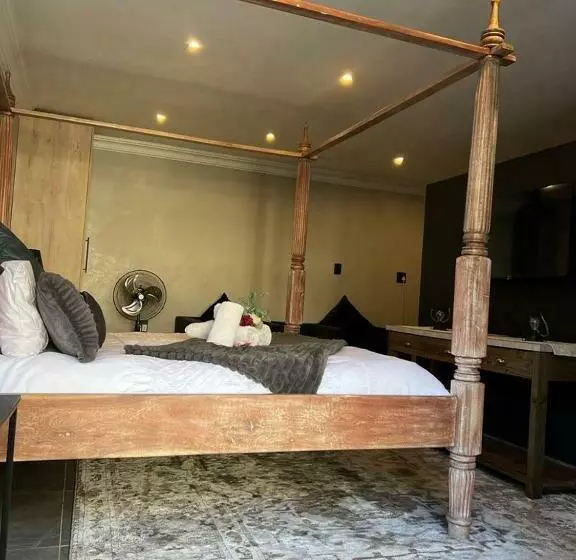 Majatalo 12 Calderbank