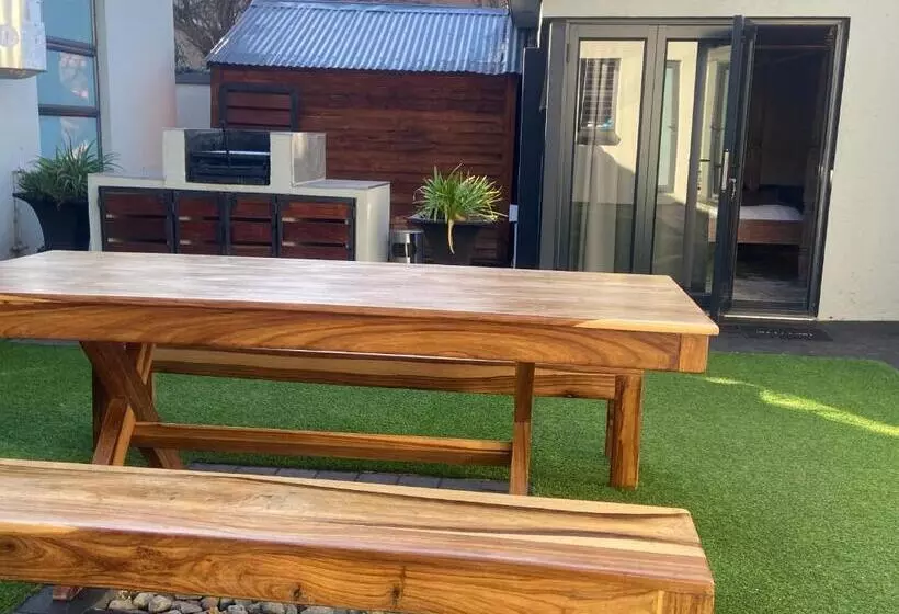 Majatalo 12 Calderbank