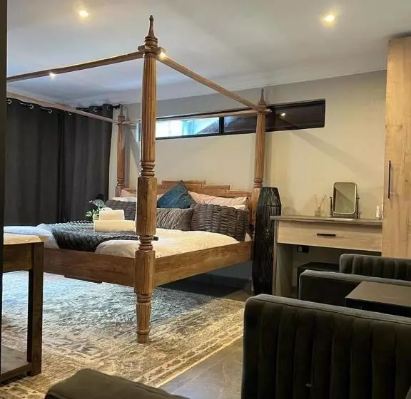 Majatalo 12 Calderbank