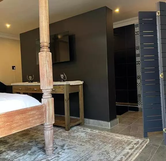 Majatalo 12 Calderbank