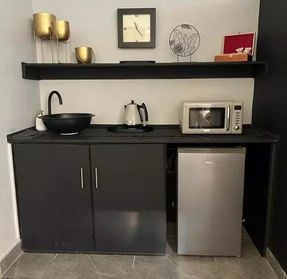 Majatalo 12 Calderbank