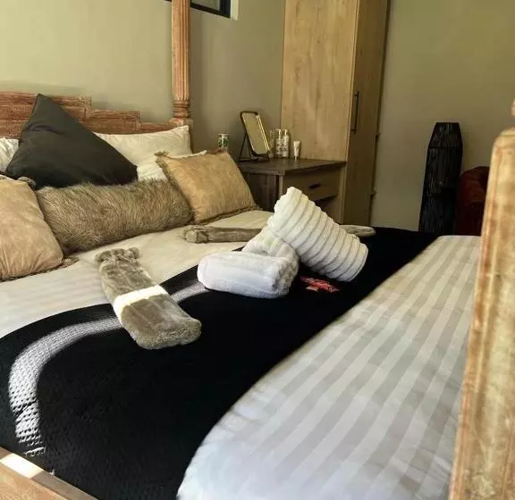 Majatalo 12 Calderbank