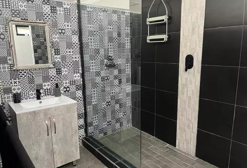 Majatalo 12 Calderbank