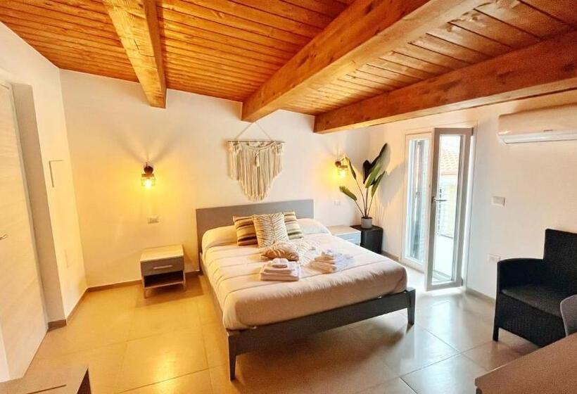 پانسیون Flamingo Suites