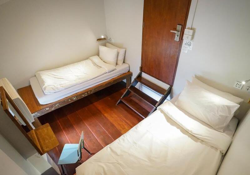 هتل At Home Guest House