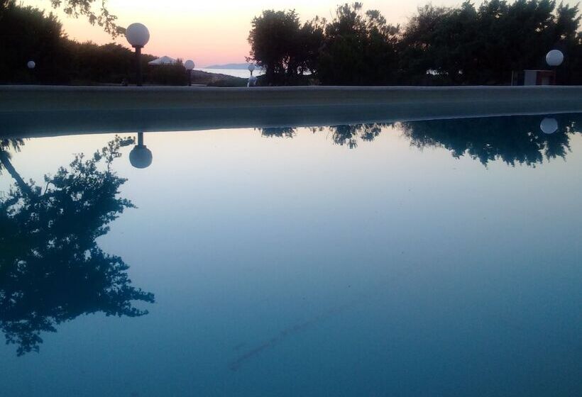 בית מלון כפרי Bellamarina Resort