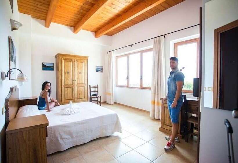 בית מלון כפרי Bellamarina Resort