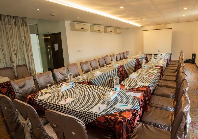 هتل Bengal Canary Park