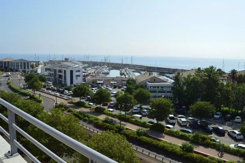 هتل Port Toga
