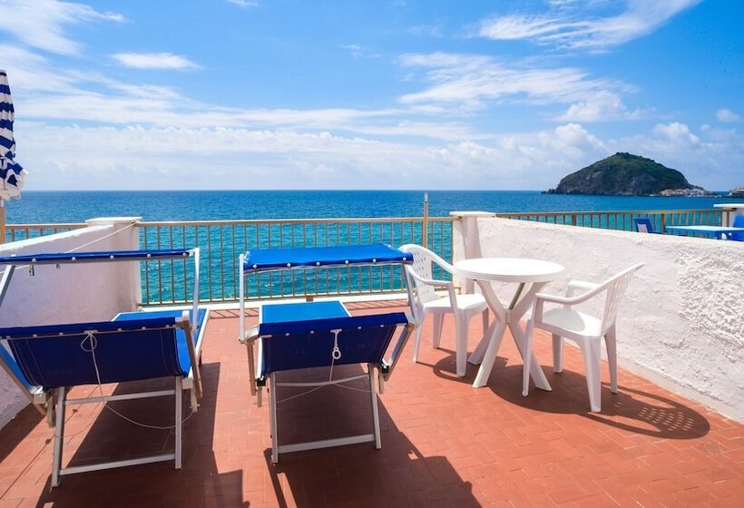 Отель Regina Del Mare